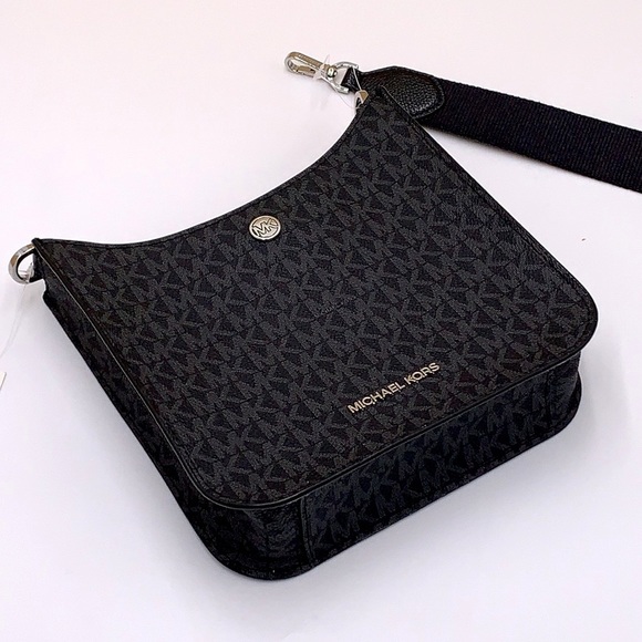 MICHAEL KORS
Briley Small Logo Messenger Bag BLACK SIGNATURE COLOR - Picture 8 of 15